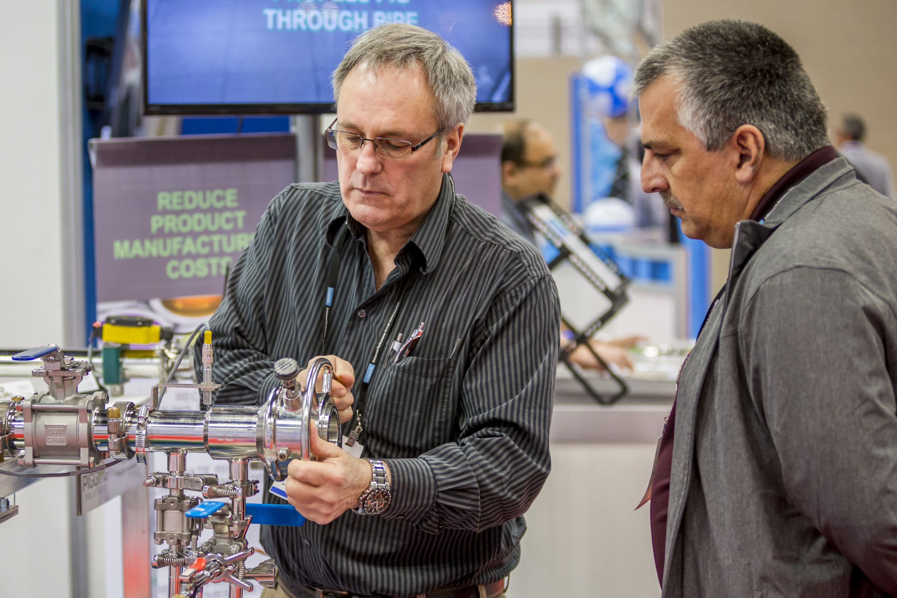 AmericanCoatings_Indianapolis,Indiana_4-11-2018_AF_PhiercePhoto-0805 Image of people on ACS trade show floor